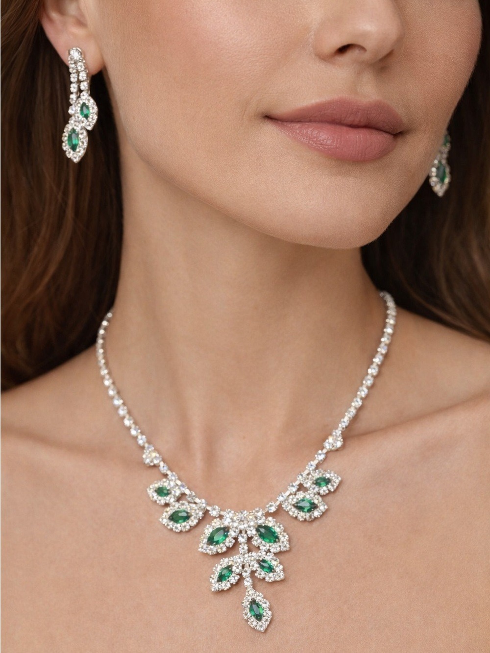 Elegant Necklace and Earring Set Green Crystal